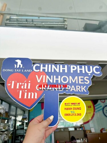 Hashtag cầm tay công ty bất động sản Vinhome Grand Park slogan Chinh phục Trái tim - Dong Tay Land - MSN498