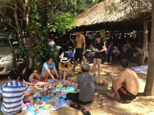 Công ty In Kỹ Thuật Số đi cắm trại dã ngoại, tắm biển tại Long Cung Resort Vũng Tàu ngày 28/5/2017