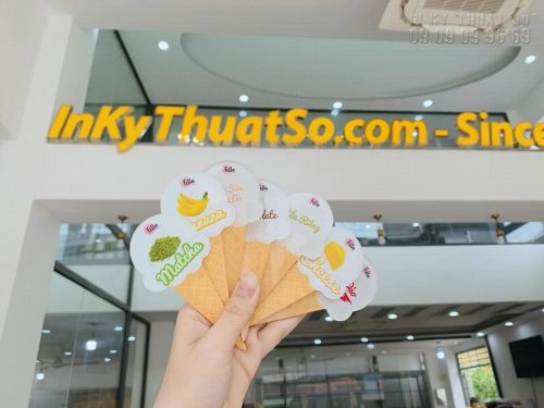 Báo giá in mica nhựa giá rẻ TPHCM - In UV lên mica trong, mờ cắt chữ, logo, hình sticker quảng cáo