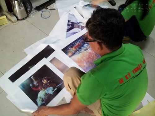 In tranh trang trí quán café với dịch vụ in canvas giá rẻ