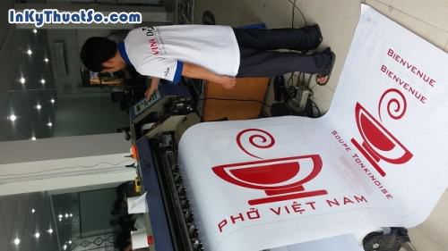 In decal trong dán kính trang trí tiệm phở