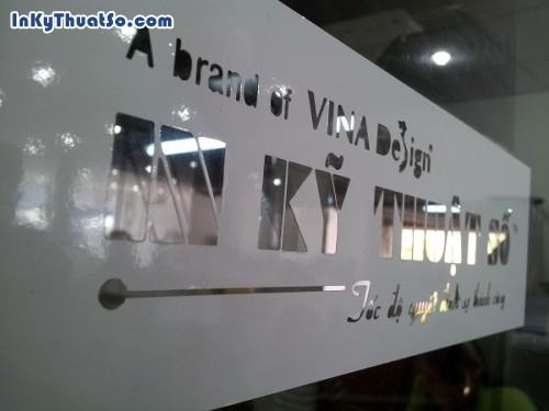 In decal trong suốt trang trí văn phòng làm việc hiện đại