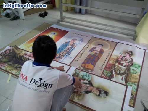 Với tính chất nghiêng về tôn giáo của mình, tranh in “Quan Âm Bồ Tát” được thực hiện với chất liệu silk cao cấp tại Công ty TNHH In Kỹ Thuật Số In tranh nghệ thuật chất liệu vải Silk hình Quan Âm Bồ Tát