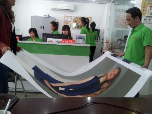 In tranh Canvas cho cửa hàng shop thời trang tại trung tâm thương mại - In Kỹ Thuật Số Since 2006