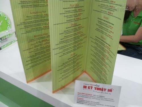 Tờ rơi đã được gia công cấn đường thẳng tại In Kỹ Thuật Số Since 2006