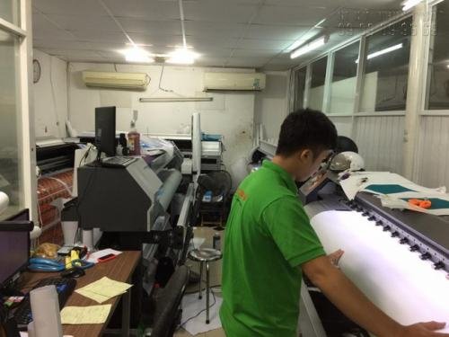 Thực hiện in UV cao cấp, in decal, tem nhãn, sticker các loại bằng máy in sử dụng đầu phun in Nhật Bản cho độ mịn cao, mực không bị lem, chữ không bị nhòe, in đẹp