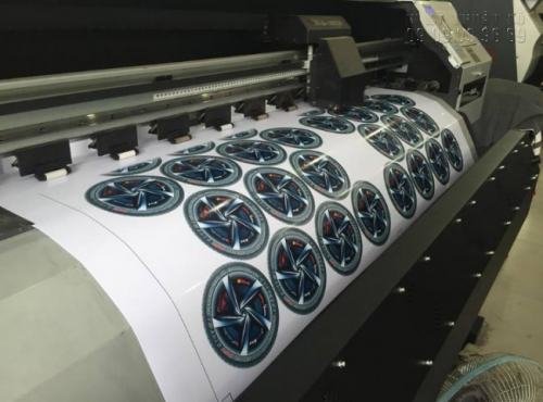 InKyThuatSo trực tiếp in ấn tem nhãn mác bằng máy in hiện đại cho mọi khách hàng đặt in tại đây