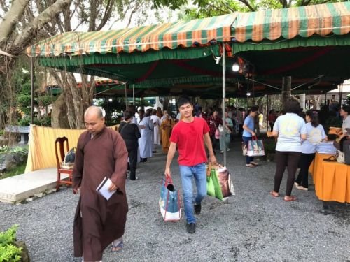 Công ty In Kỹ Thuật Số hoạt động xã hội cúng dường trai tăng và khuân đồ hộ các sư thầy tại Thiền Viện Trúc Lâm Phật Đăng vào ngày 28/5/2017