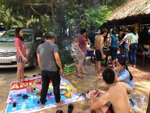 Công ty In Kỹ Thuật Số đi cắm trại dã ngoại, tắm biển tại Long Cung Resort Vũng Tàu ngày 28/5/2017