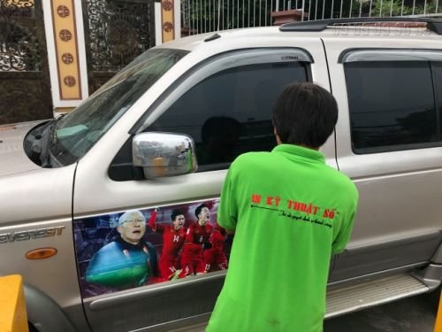 In và thi công dán tem dán sườn xe ô tô Ford Everest tại In Kỹ Thuật Số In và thi công dán tem dán sườn xe ô tô Ford Everest tại In Kỹ Thuật Số