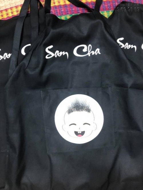Thành phẩm in tạp dề đồng phục cho Sam Cha - thực hiện bởi In Kỹ Thuật Số