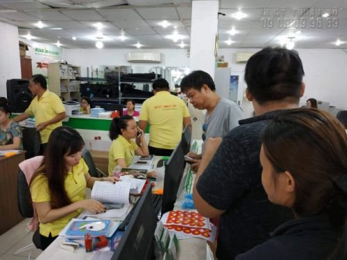 Đông đảo người hâm mộ đã đến mua miếng dán cờ Việt Nam tại trung tâm In Kỹ Thuật Số - 365 Lê Quang Định, phường 5, Bình Thạnh, HCM Đông đảo người hâm mộ đã đến mua miếng dán cờ Việt Nam tại trung tâm In Kỹ Thuật Số - 365 Lê Quang Định, phường 5, Bình Thạnh, HCM