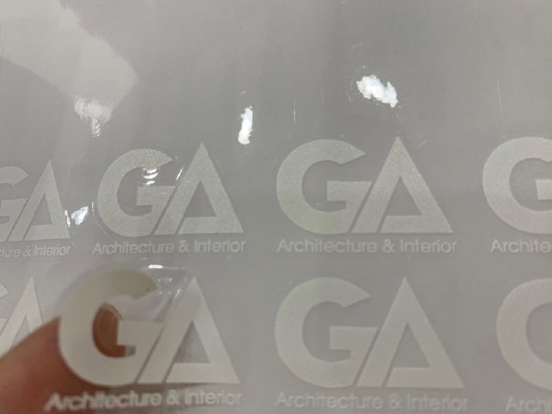 In UV decal mực trắng