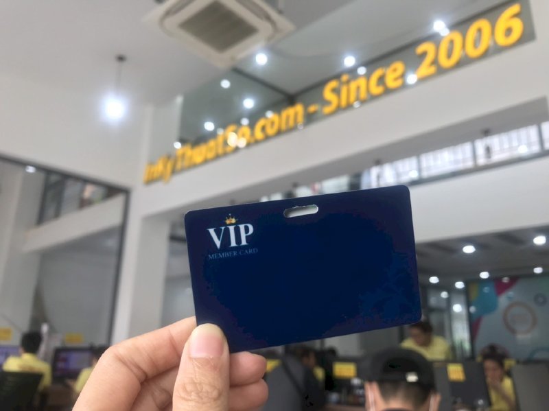 In thẻ nhân viên đeo ngang
