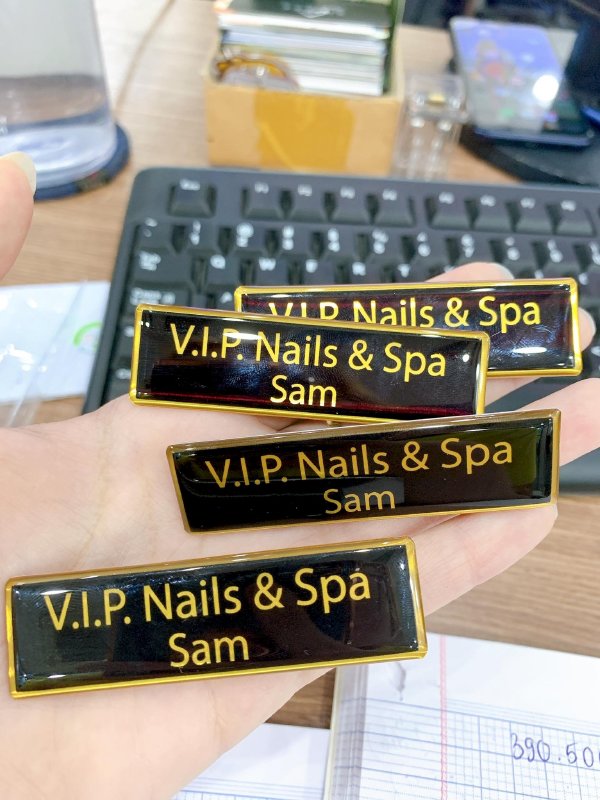 Bảng tên nhân viên V.I.P Nails & Spa Sam