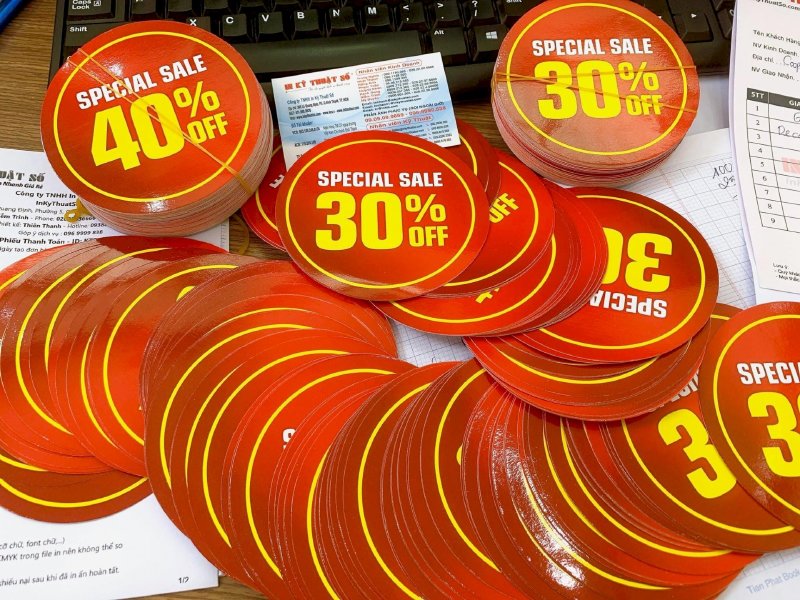 Tag giấy bóng, bế tròn với thông tin khuyến mãi 30%, 40%