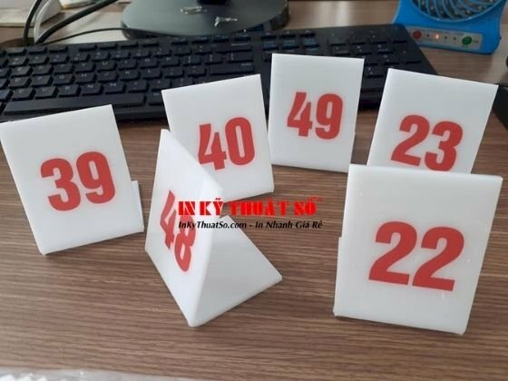 Thẻ đánh số bàn cafe mica - Ảnh: 1