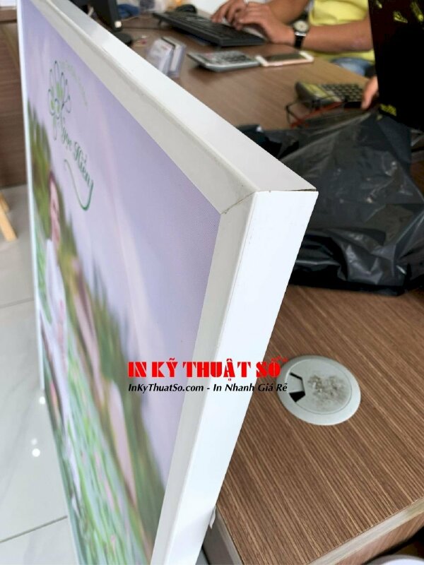 In tranh chân dung thiếu nữ bên hoa sen - Ảnh: 3