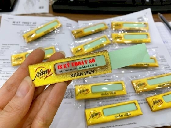 In bảng tên đeo áo nam châm hít - làm bảng tên nhân viên kim loại theo yêu cầu TPHCM - Ảnh: 3