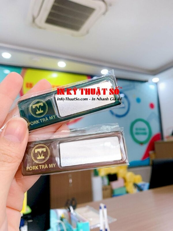 Làm bảng tên nhân viên thay tên nam châm - in logo doanh nghiệp, thương hiệu mặt inox phủ nhựa trong suốt TPHCM - Ảnh: 5