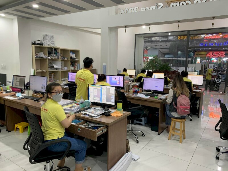 Team chăm sóc khách hàng tại In Kỹ Thuật Số Since 2006 - Ảnh: 4