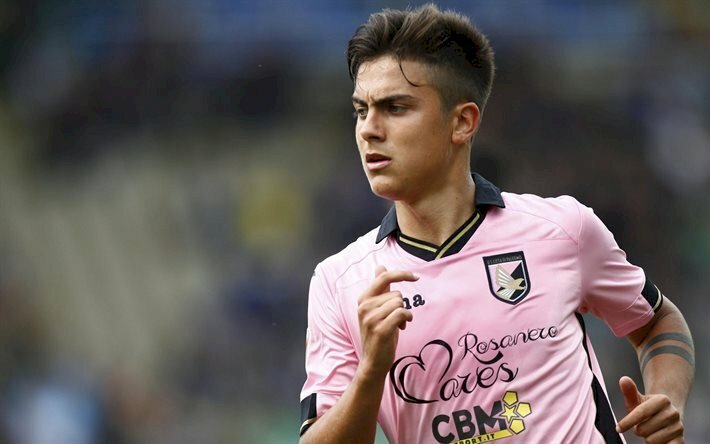 Ảnh Dybala 4K đang chạy trên sân trong trận thi đấu thời còn ở CLB Palermo