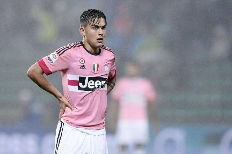 Ảnh Dybala 4K đang đứng nghỉ mệt khi thi đấu