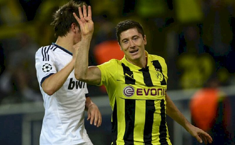 Ảnh Lewandowski 4K ăn mừng bàn thắng thứ 4 trước đội Real Madrid