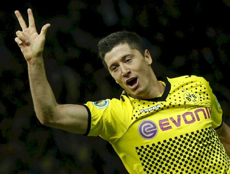 Ảnh Lewandowski 4K ăn mừng bàn thắng thứ 3 trước đội Real Madrid