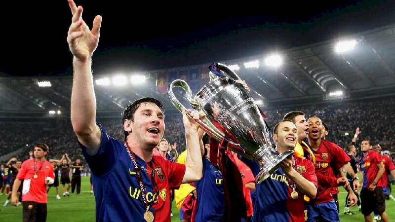 Messi cùng các đồng đội ở CLB Barcelona giành danh hiệu vô địch Champions League