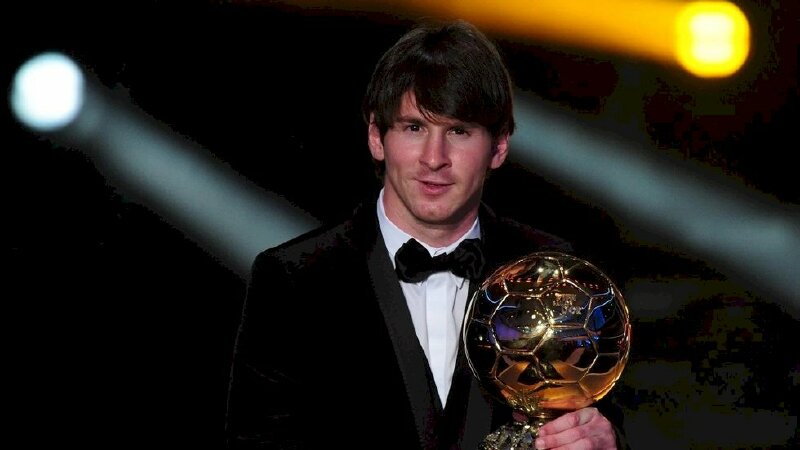 Messi giành danh hiệu Quả bóng vàng năm 2010