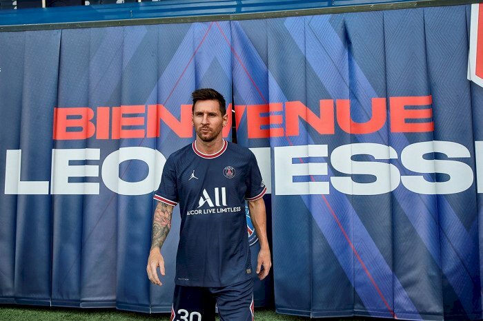 Ảnh Messi đến ký hợp đồng, ra mắt trong màu áo PSG
