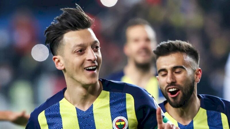 Ảnh Mesut Ozil 4K ăn mừng sau pha ghi bàn cho Fenerbahce