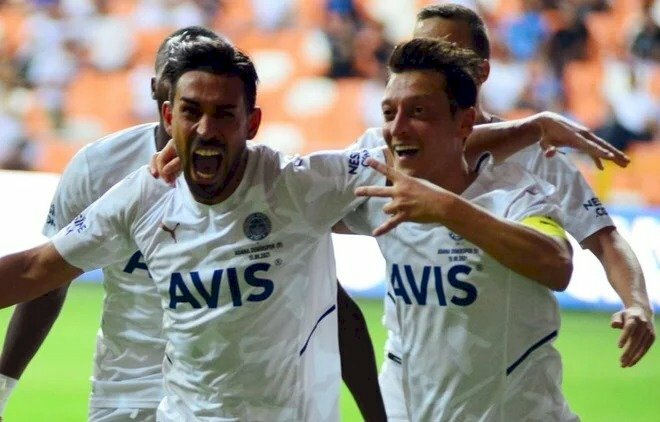 Ảnh Mesut Ozil 4K ăn mừng khi ghi bàn thắng đầu tiên cho Fenerbahce và là bàn thắng duy nhất trong trận đấu với Adana Demirspor