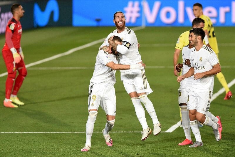 Ảnh Ramos 4K ăn mừng chiến thắng cùng đồng đội trong màu áo câu lạc bộ Real Madrid