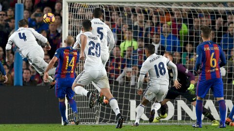 Ảnh Ramos 4K: Sergio Ramos và cú đánh đầu muộn trong trận siêu kinh điển