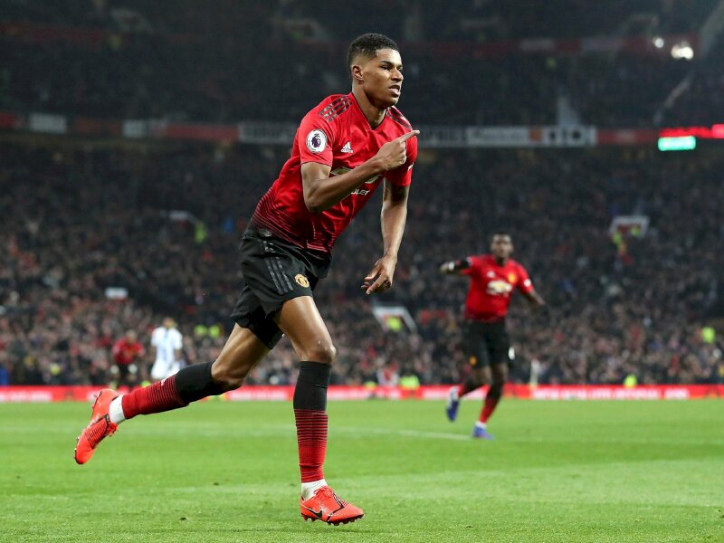 Ảnh Rashford 4K đang ra hiệu cho đồng đội trong một trận đấu