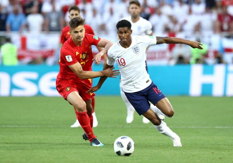 Ảnh Rashford 4K đi bóng điệu nghệ trước sự cản phá của đối thủ trong một trận đấu tại World Cup 2018