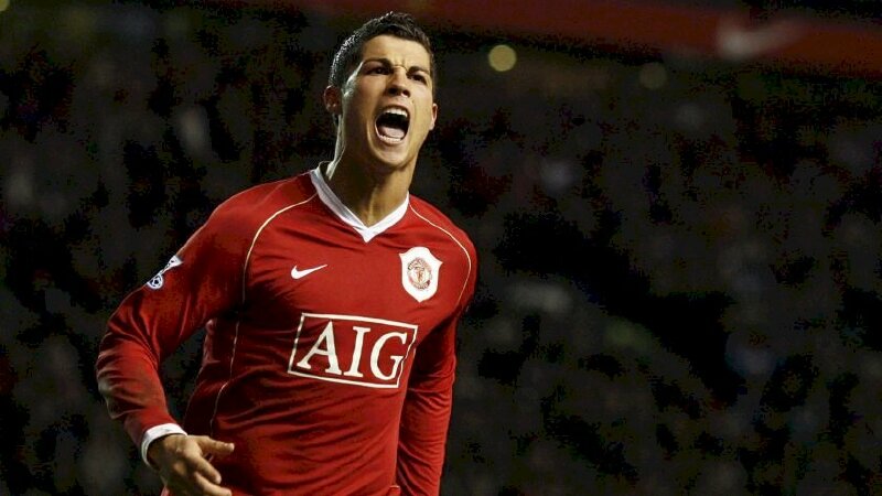 Ronaldo ra mắt MU Cỗ máy ghi bàn và kiếm tiền
