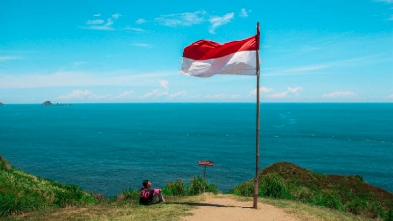 Hình ảnh cột cờ Indonesia đẹp hướng ra biển
