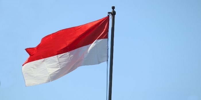 Hình nền lá cờ Indonesia đang bay đẹp