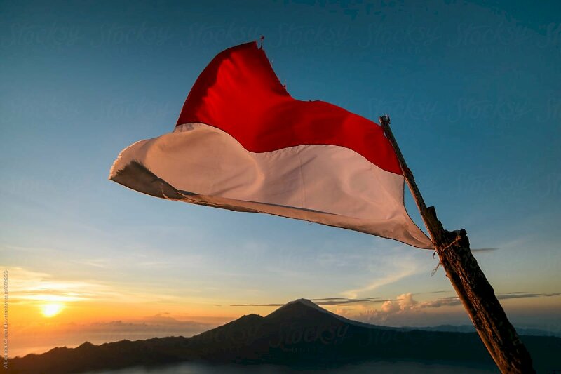 Hình nền cờ Indonesia Full Hd đẹp dưới ánh bình minh