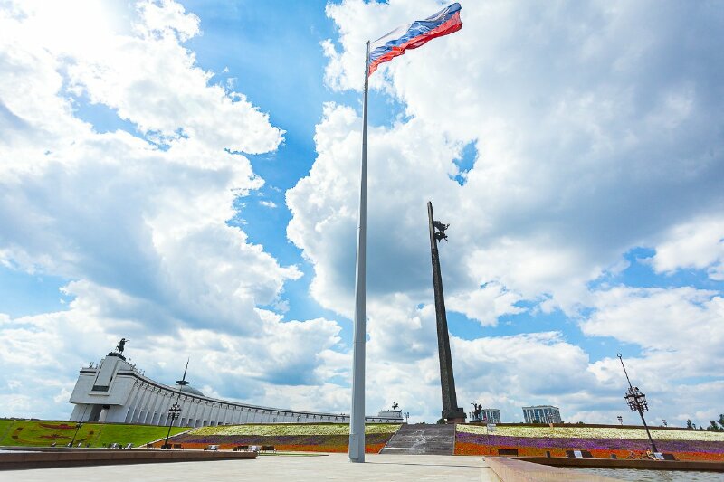 Hình ảnh cột cờ Nga trên đường phố cao từ 20 đến 100 m