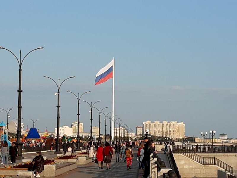 Hình ảnh cột cờ Nga ở công viên mới ở Svobodny 