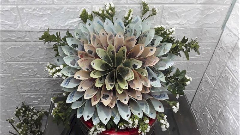 Hình ảnh bó hoa sinh nhật bằng tiền Việt Nam