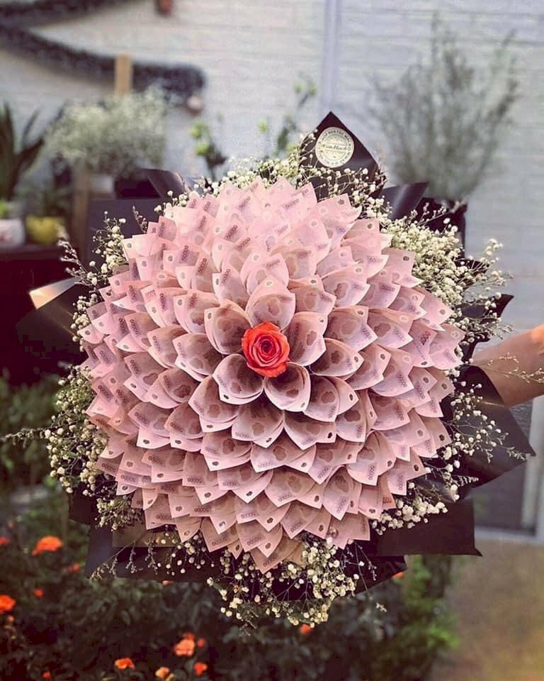 Hình ảnh bó hoa bằng tiền 50k VNĐ chúc mừng sinh nhật