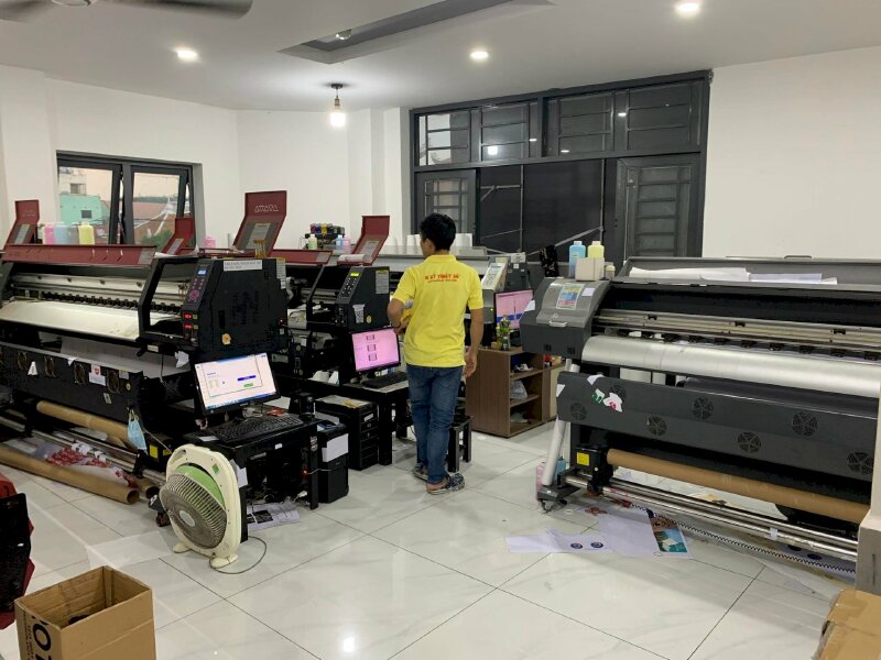 In phông nền sự kiện trên chất liệu bạt hiflex bằng máy in hiflex khổ lớn kỹ thuật cao