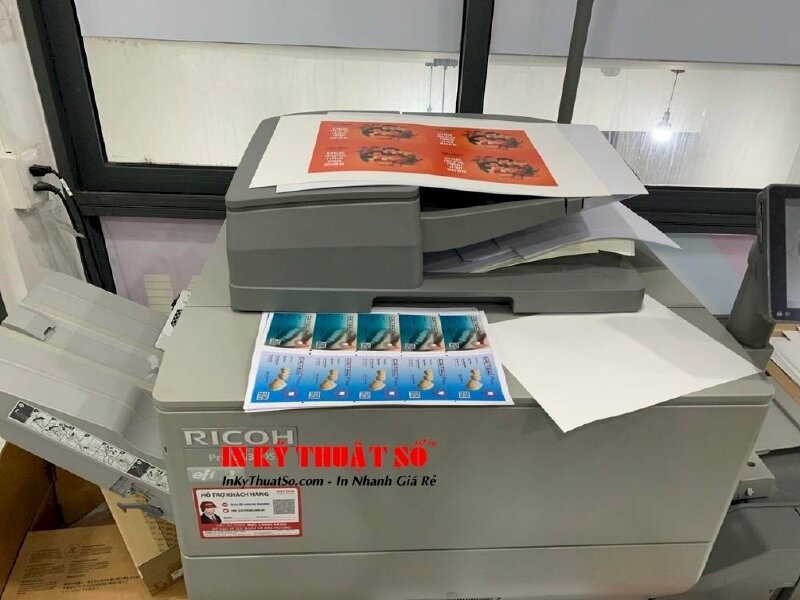 In thiệp mừng theo yêu cầu trên máy in Ricoh tại In Kỹ Thuật Số Since 2006