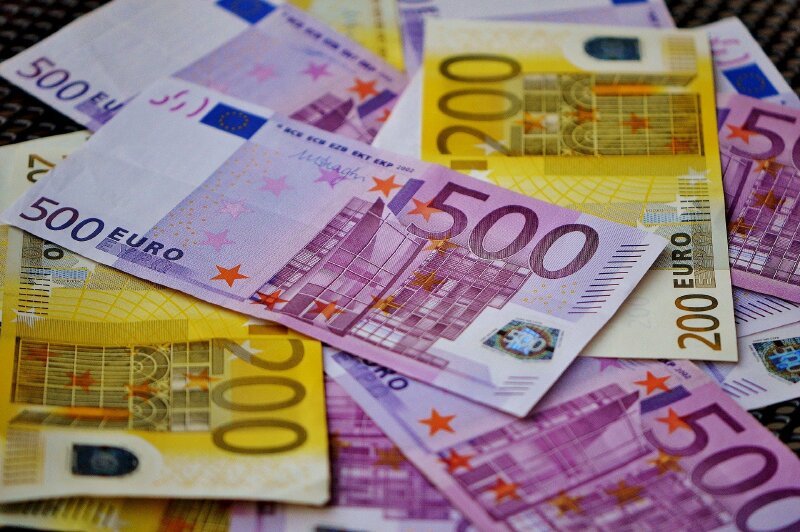 Tiền Euro là một trong những đồng tiền được yêu thích nhất trên toàn thế giới. Hãy xem hình ảnh của nó để thấy sự tuyệt vời của nó.