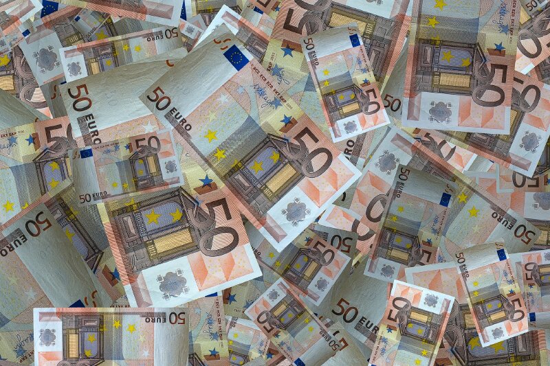 Background tiền euro: Lấy cảm hứng từ những họa tiết đẹp mắt trên nền tiền euro, bạn sẽ có những ý tưởng sáng tạo cho thiết kế của mình.